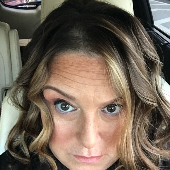 Profile Picture of Robin Molan (@robinmeri) on Poshmark
