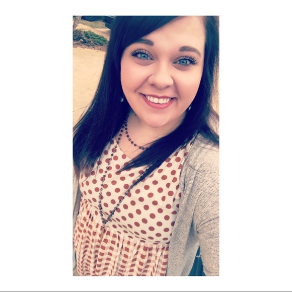 Profile Picture of Victoria Scroggins (@vbrooke18) on Poshmark