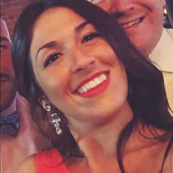 Profile Picture of Devon Richards (@devonmarierich) on Poshmark