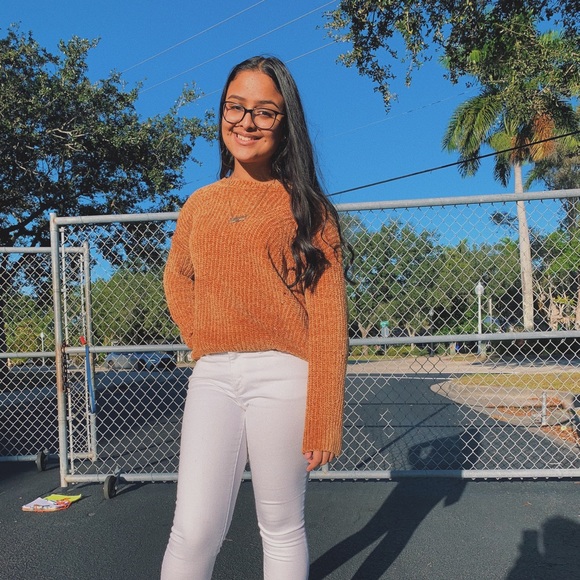 Profile Picture of Natalie Sequeiros (@nsequeiros) on Poshmark