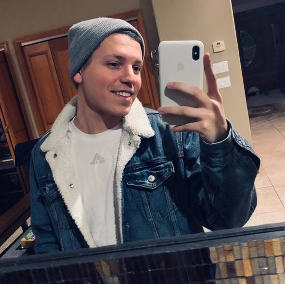 Profile Picture of Bazz Jarjous (@bazzj) on Poshmark