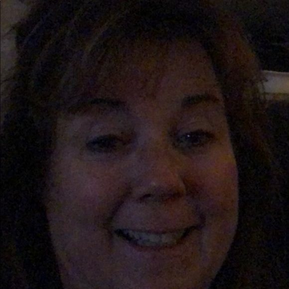 Profile Picture of Theresa Raech (@traech) on Poshmark