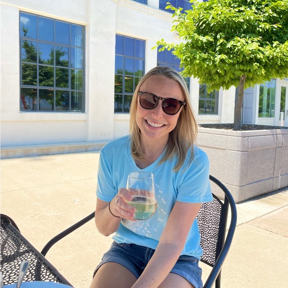 Profile Picture of Kristina Unzicker (@kjsatern) on Poshmark