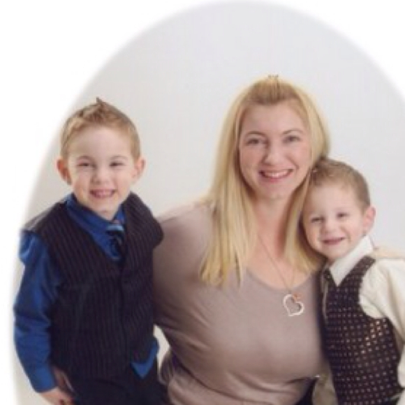 Profile Picture of Janet Ryan (@jaronut) on Poshmark