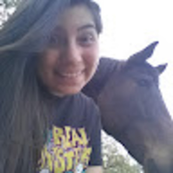 Profile Picture of Ana Bartolome (@abartolome1997) on Poshmark