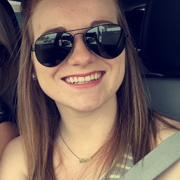 Profile Picture of Samantha Swenson (@sammyjane14) on Poshmark