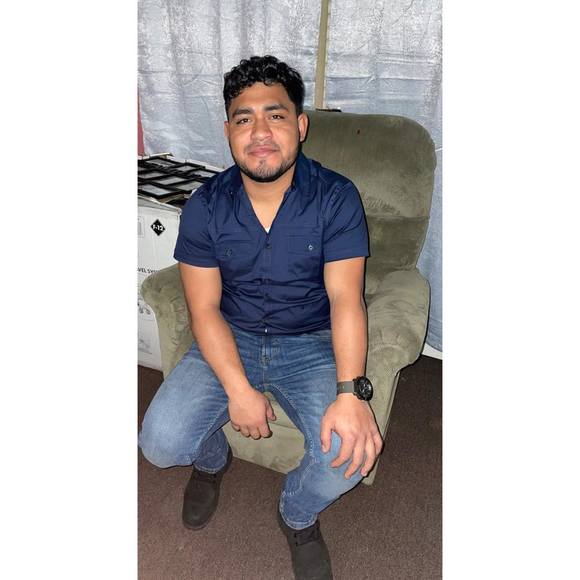 Profile Picture of Méndez Hugo (@mendezhugo987) on Poshmark