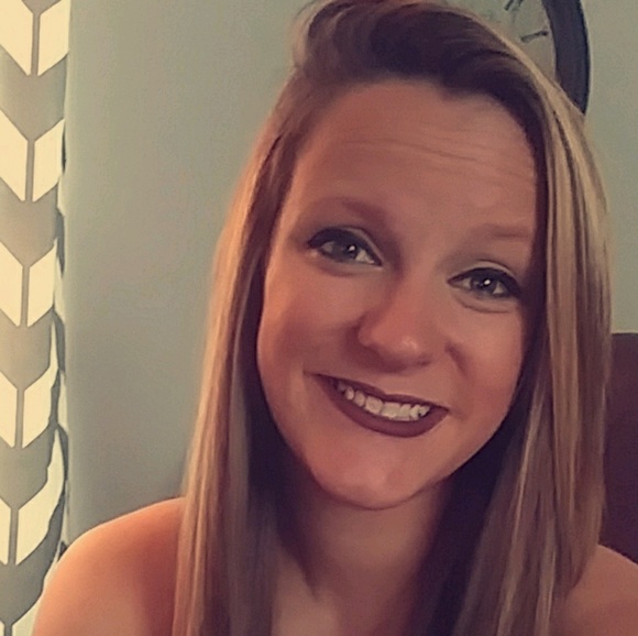 Profile Picture of Monica Acker (@monicamariekw) on Poshmark