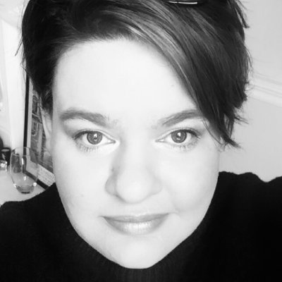 Profile Picture of Emily E. Roach (@dustlesslibrary) on Twitter