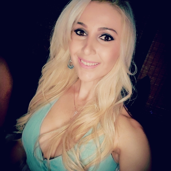 Profile Picture of Josiane Faccin (@jonavafaccin) on Poshmark