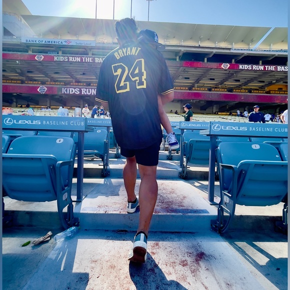 Profile Picture of Ray Santos (@rclement5) on Poshmark