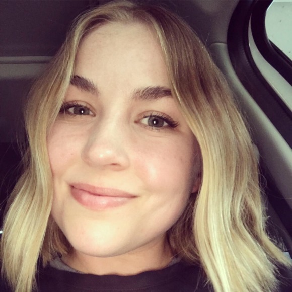 Profile Picture of Andrea Hughes (@dreahughes) on Poshmark