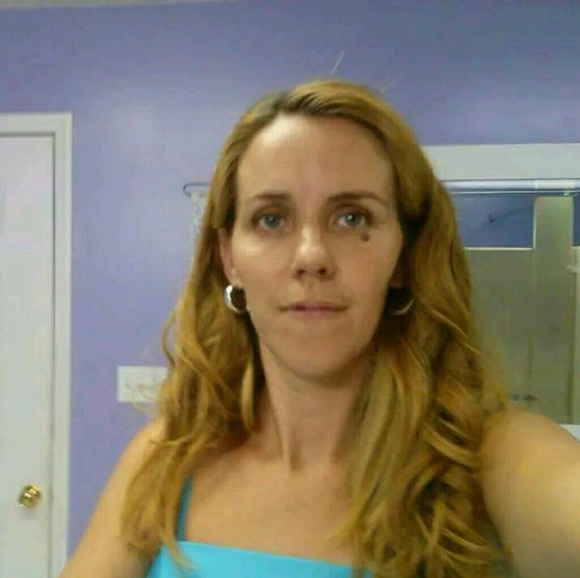 Profile Picture of Amanda Bunting (@amandapooh1234) on Poshmark