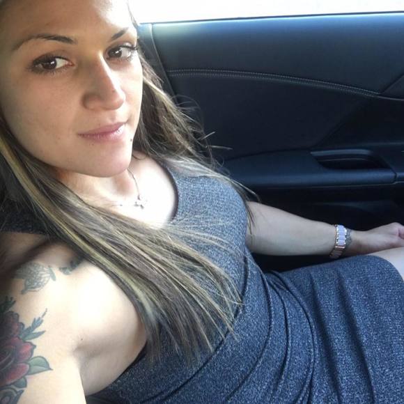 Profile Picture of Liza Apodaca (@lizz1987) on Poshmark