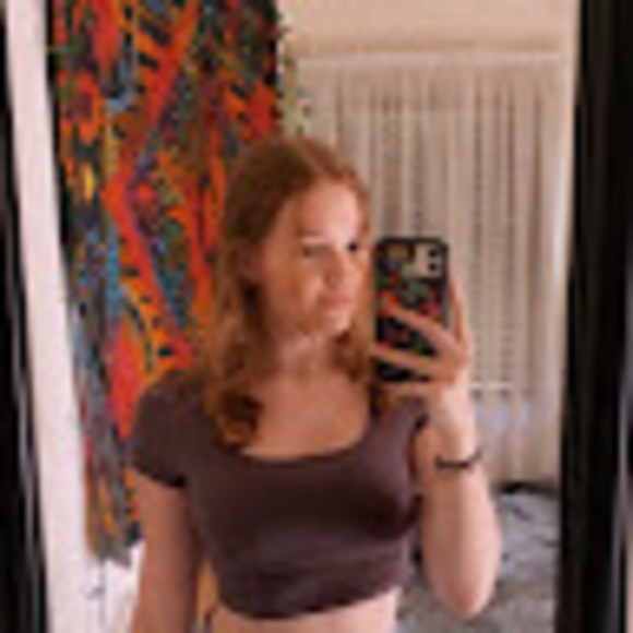Profile Picture of Casey Weldon (@casey_weldon) on Poshmark