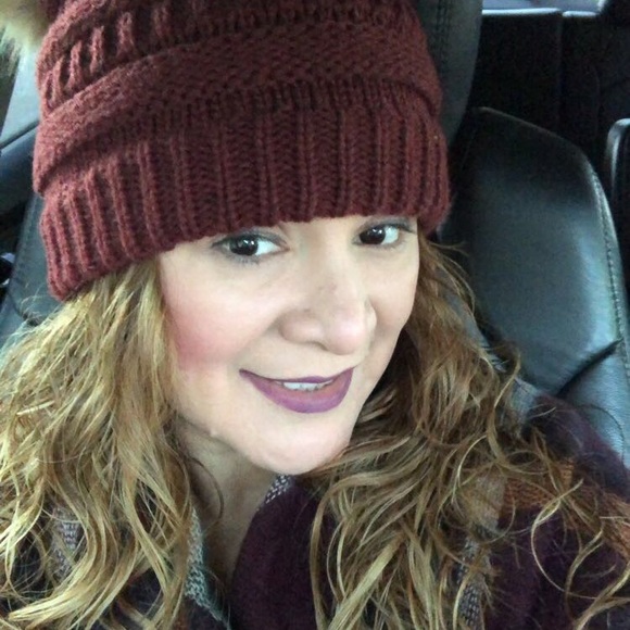 Profile Picture of Jeanette Lara (@jeanettelara) on Poshmark