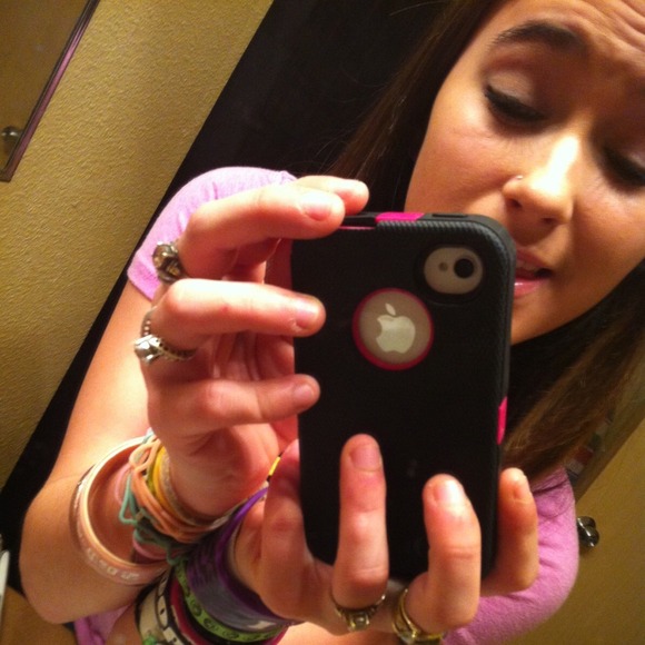 Profile Picture of Kirah Motschman (@love_bug18) on Poshmark