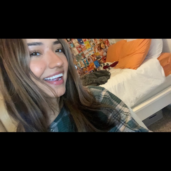 Profile Picture of Melissa Vandivier (@melissav257) on Poshmark