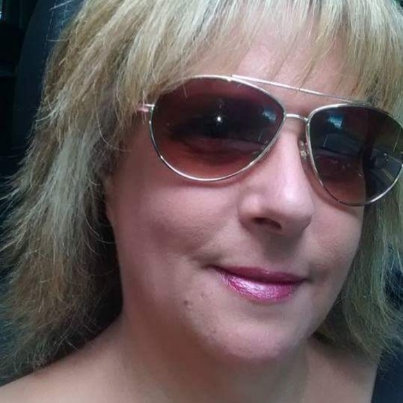 Profile Picture of Tina Acquaviva (@mason19668) on Poshmark