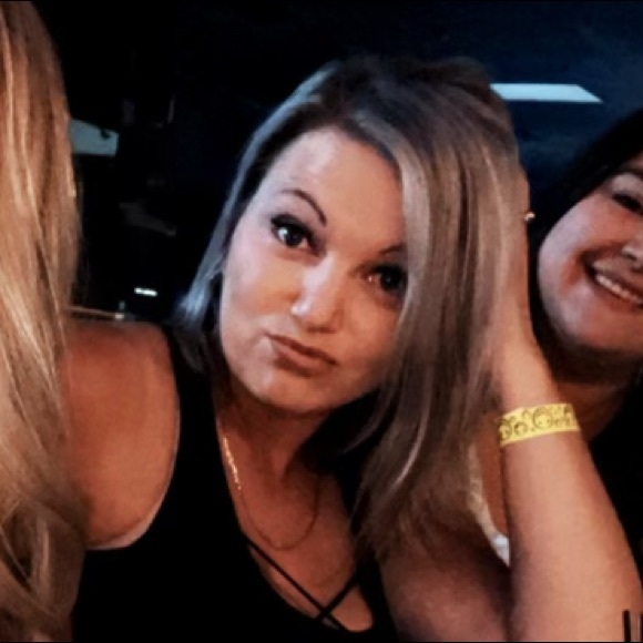 Profile Picture of Brandy Weldon (@brandylynn921) on Poshmark