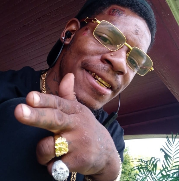 Profile Picture of Drewskie Slap slap (@drewskiedrew5) on Poshmark