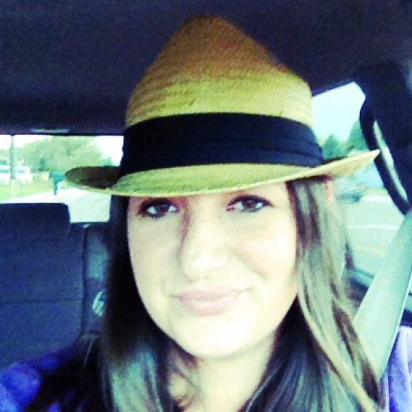 Profile Picture of Laura Crouch (@lacrouch) on Poshmark