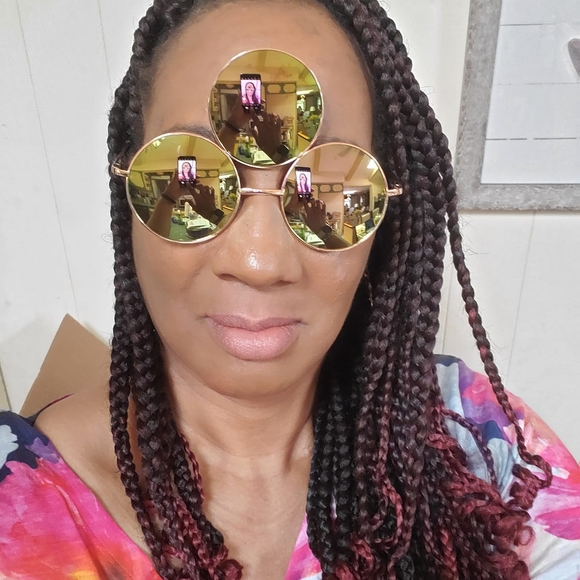 Profile Picture of Nicole Barnes (@nmbarnes1) on Poshmark