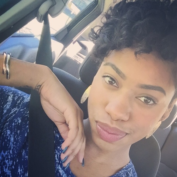 Bianca Perkins - Poshmark Profile Picture of Bianca Perkins (@perkbianca) on Poshmark