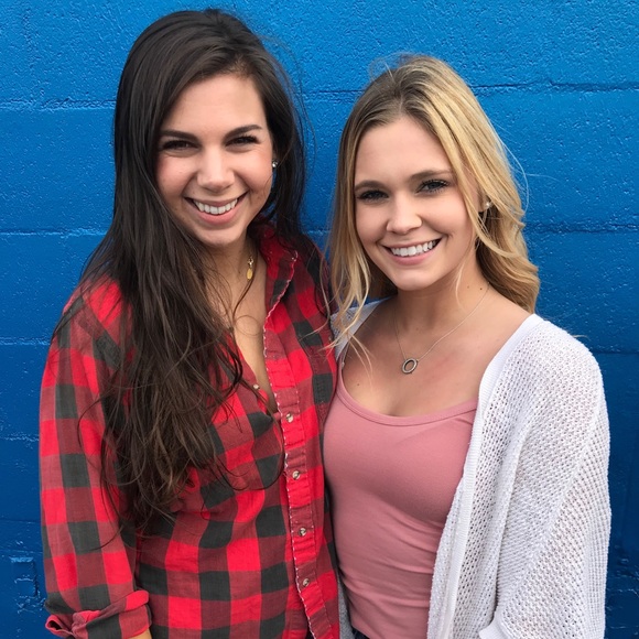 Profile Picture of Kelli Williams (@kellilupoli) on Poshmark