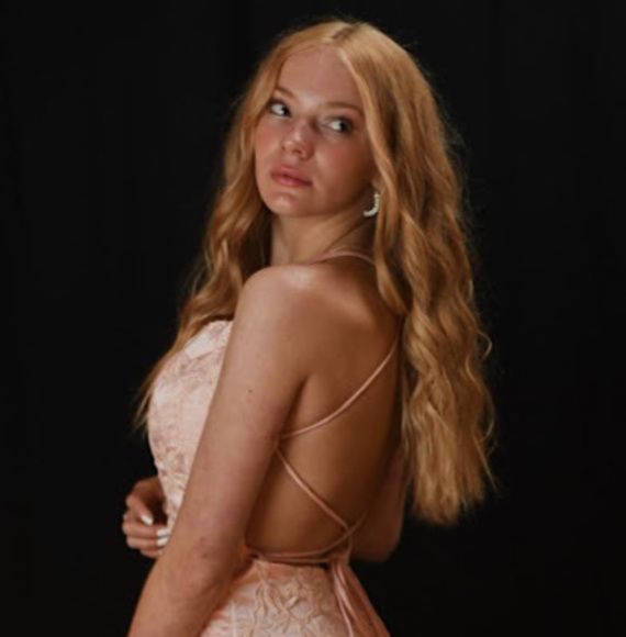 Profile Picture of Ella Moertl (@ellamoertl) on Poshmark