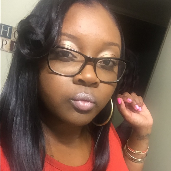 Profile Picture of Kendra Beaudion (@kenbellabella) on Poshmark