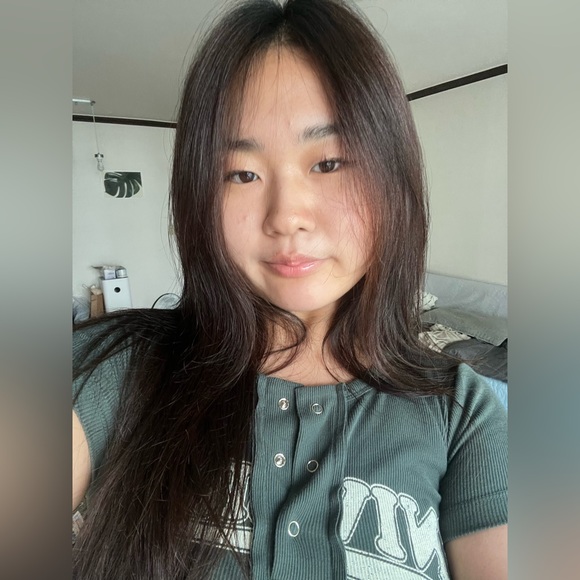 Profile Picture of Jacqueline Kim (@kimjacqueline05) on Poshmark