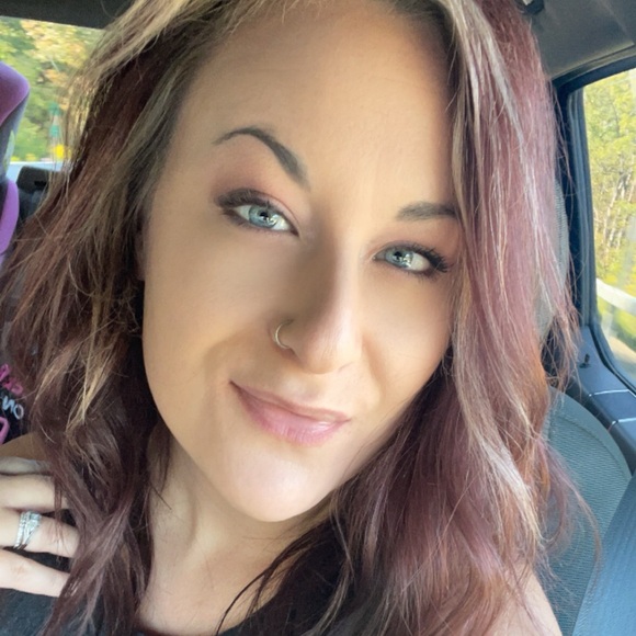 Profile Picture of Jessica Vandewerker (@jvandewerker) on Poshmark