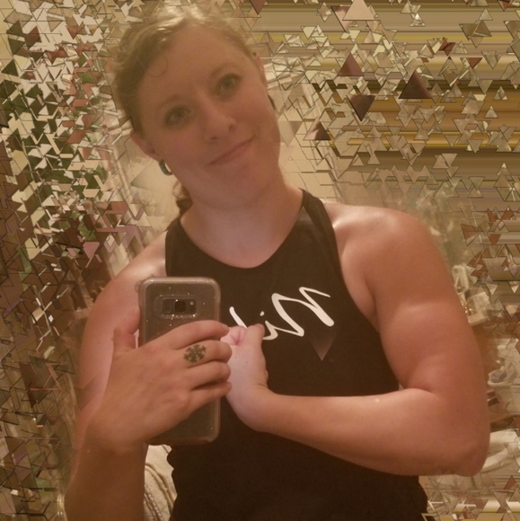 Kristy Gehling - Poshmark Profile Picture of Kristy Gehling (@kristygehling) on Poshmark