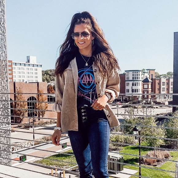 Bailey Boyer - Poshmark Profile Picture of Bailey Boyer (@baileyboyer43) on Poshmark