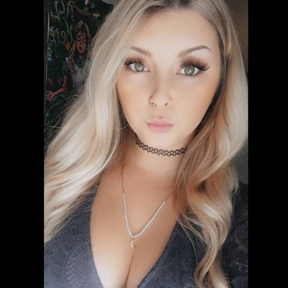 Profile Picture of Tori Stringfield (@tstringfield) on Poshmark