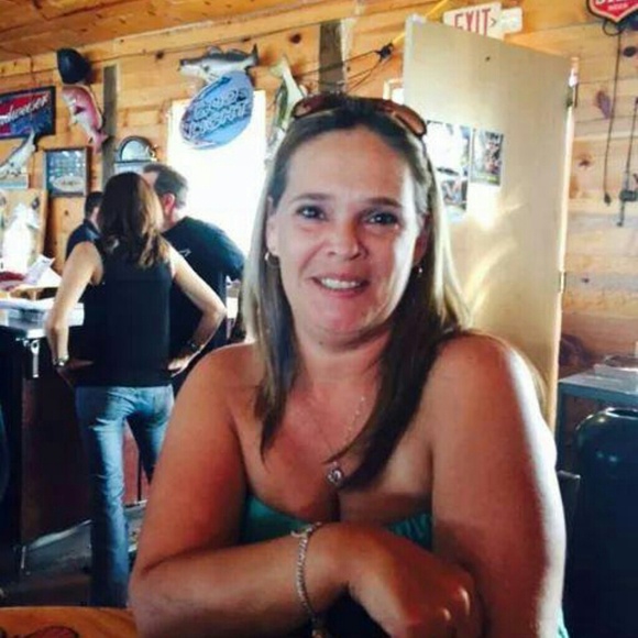 Profile Picture of Tammy Hale (@tamiwill39) on Poshmark