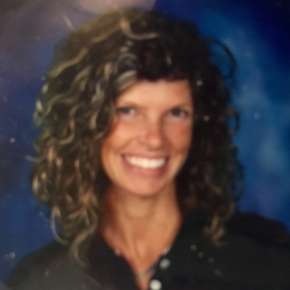 Profile Picture of Jamie Hahn (@hahnj26) on Poshmark