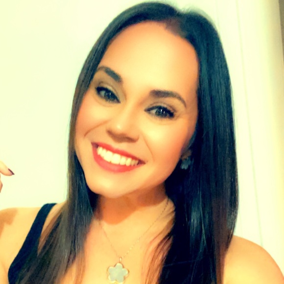 Profile Picture of Melissa Tuttle (@melissakeaney) on Poshmark