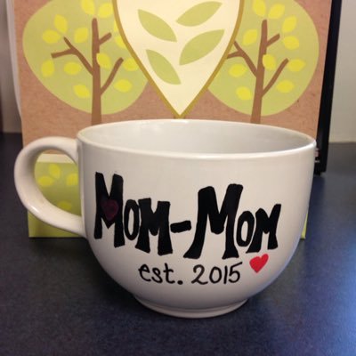 Profile Picture of Laura Hirsch (@mommom2235) on Twitter