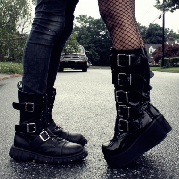 Profile Picture of Amanda Biersack (@amanda9812) on Poshmark