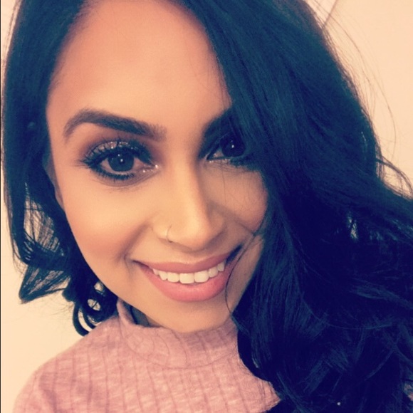 Profile Picture of Sana Fasihuddin (@sanaqf) on Poshmark