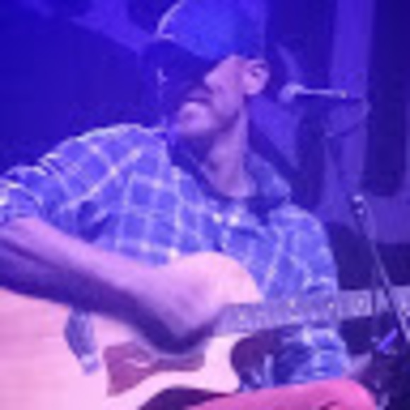 Profile Picture of Stephen Swanson (@maurizzio33) on Poshmark