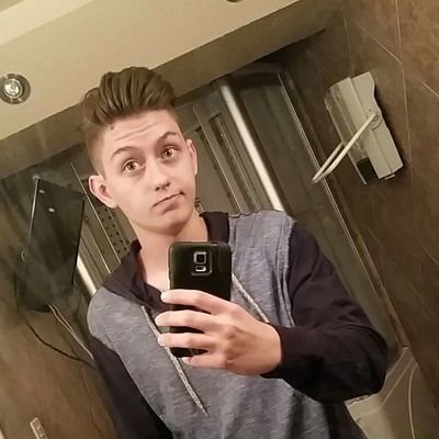 Profile Picture of Derek Hutchings (@brutalsalad) on Twitter