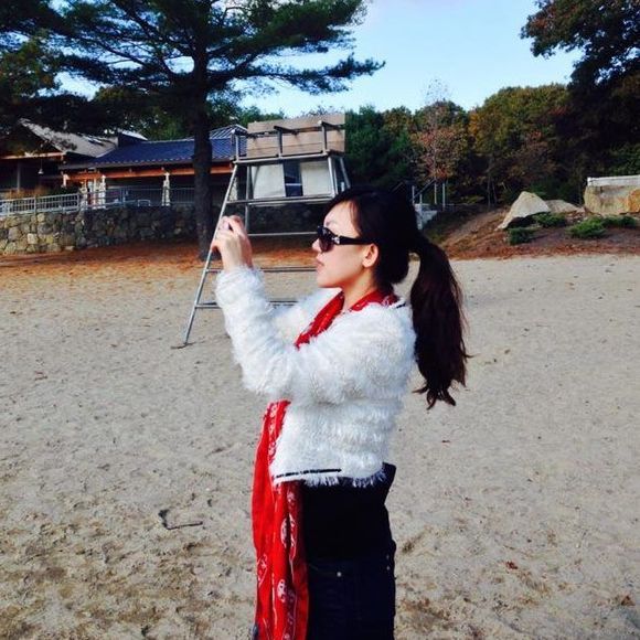 Profile Picture of Fan Zhang (@fengfanz86) on Poshmark