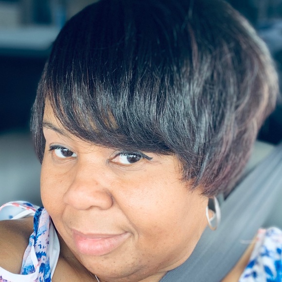 Profile Picture of Crystal Graves (@topazz70) on Poshmark