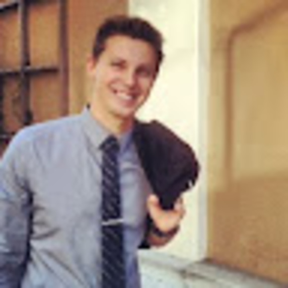 Profile Picture of Andrii Olek (@andriiolek) on Poshmark