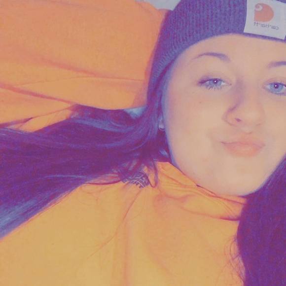 Profile Picture of Alexis Worden (@alexis_worden) on Poshmark