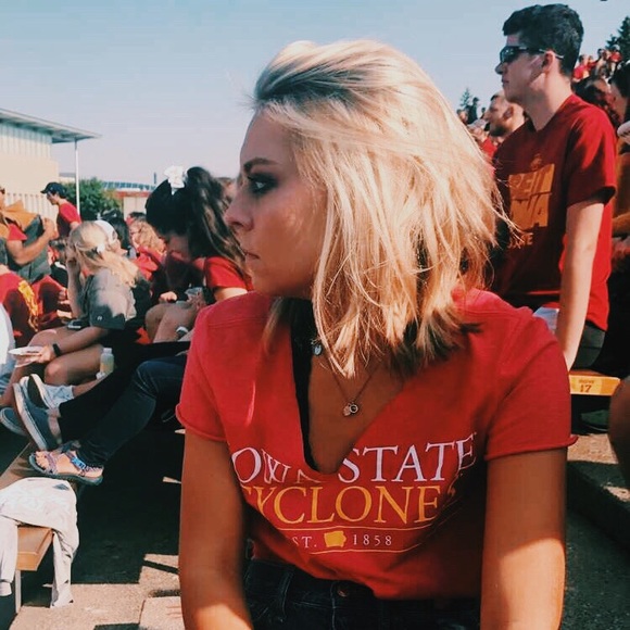 Profile Picture of Jane Gutschenritter (@janegutsch) on Poshmark