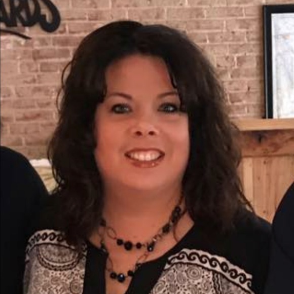 Profile Picture of Julie Twidwell (@jetwidwell) on Poshmark